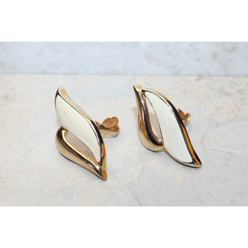 Vintage Elegant Gold tone and Cream Enamel Ribbon Clip on Earrings